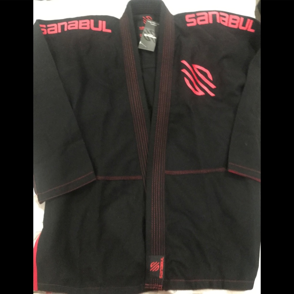 Sanabul Men’s Black & Red Gi Top SZ A3  NWT